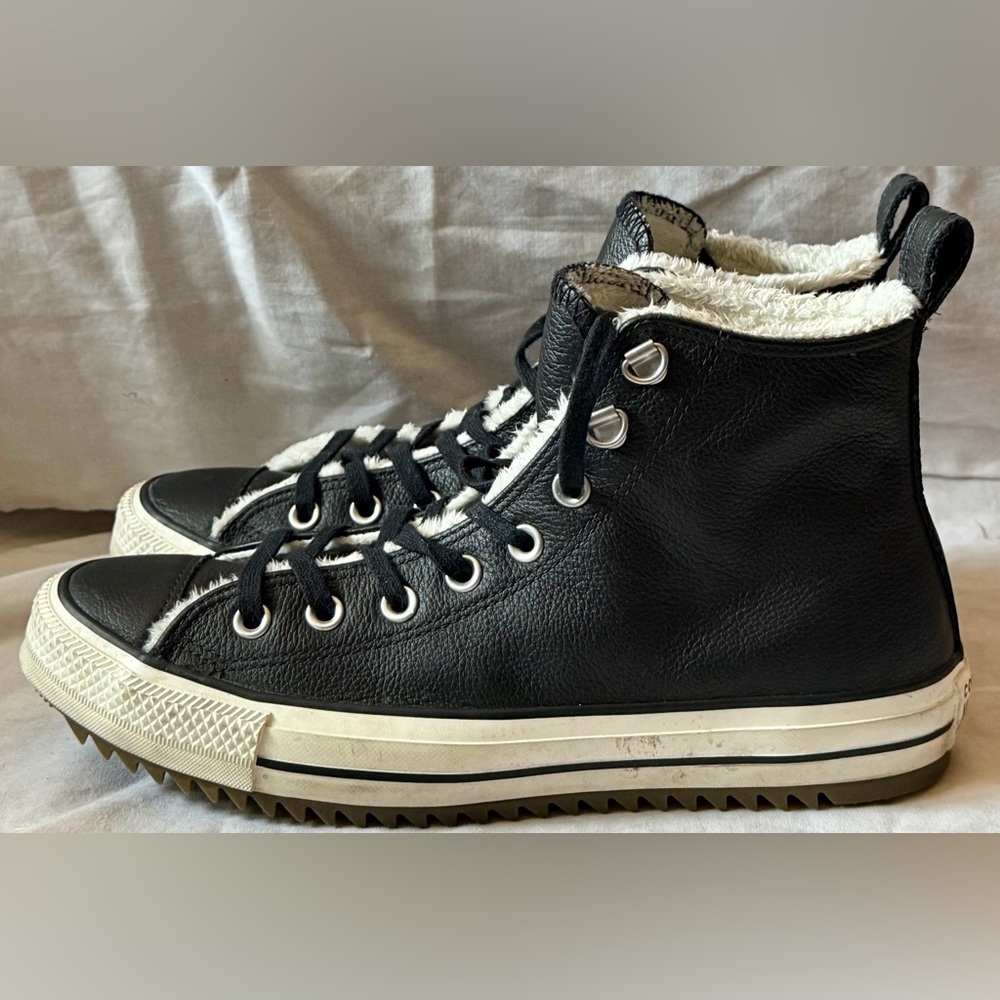 Men’s 8 Women’s 10 CONVERSE Chuck Taylor All Star High Top Black Sherpa Lined